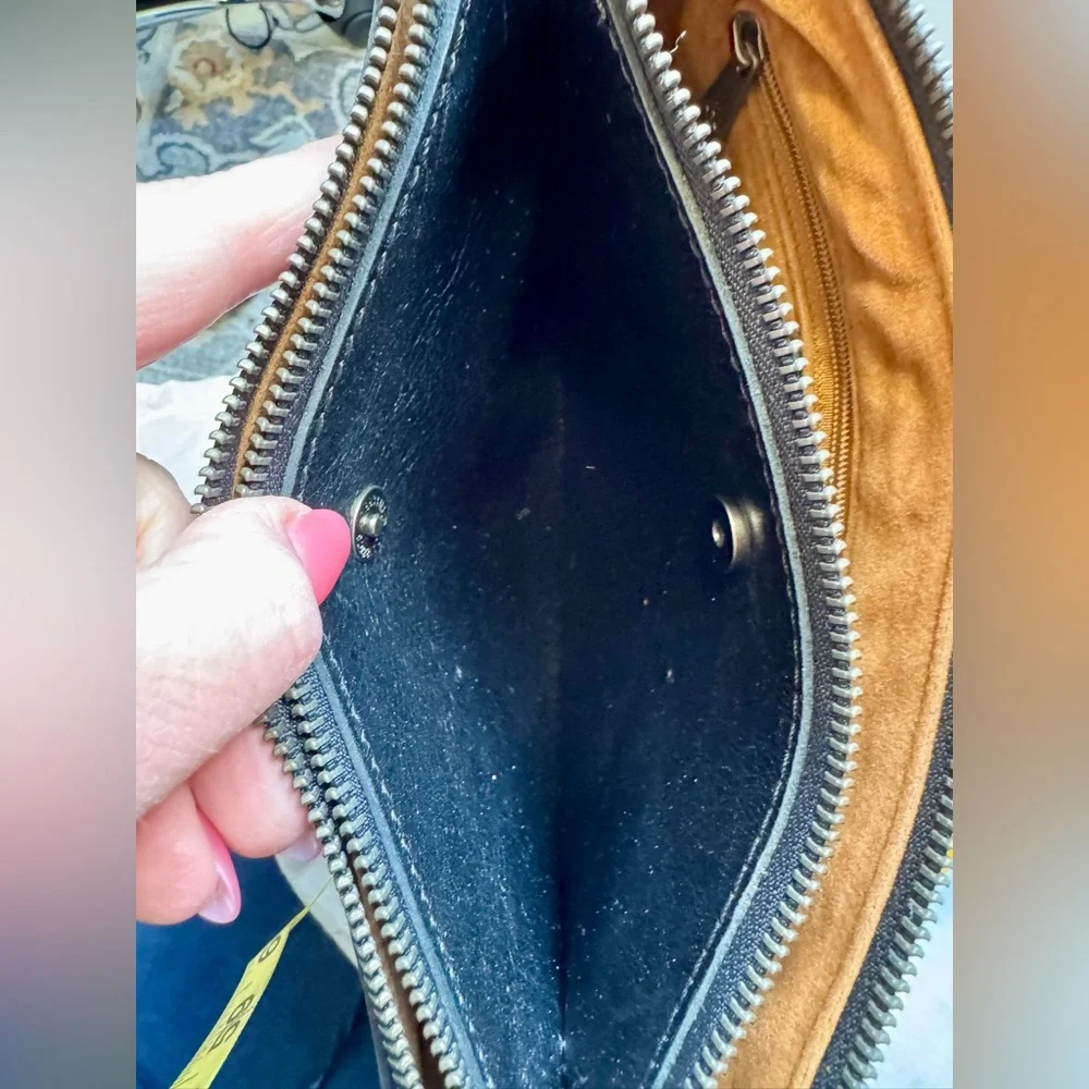 🛑SOLD🛑 Patricia Nash Black Leather Shoulder Bag with Chain Strap - Picture 9 of 15